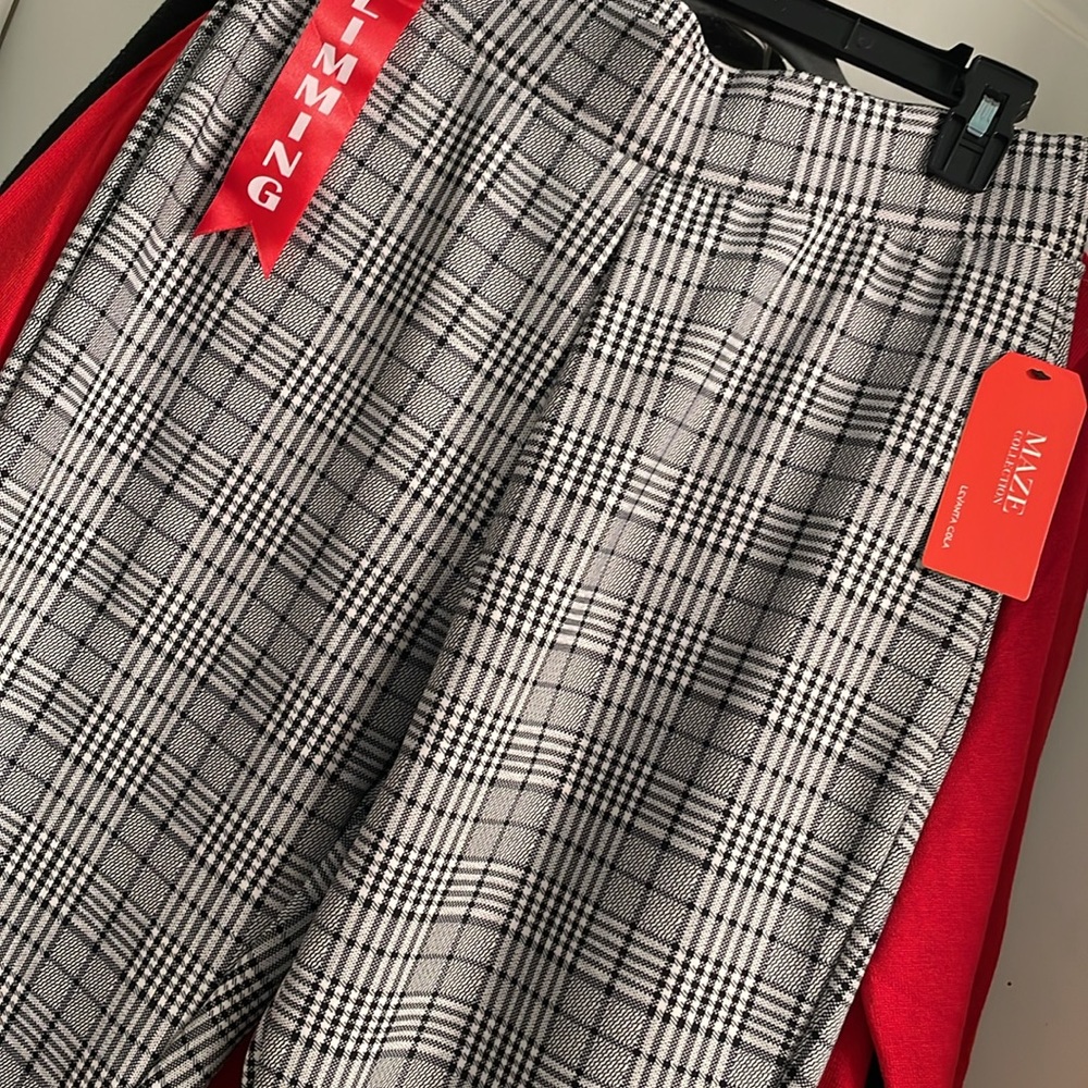 Stretch pants hound to plaid design, size large